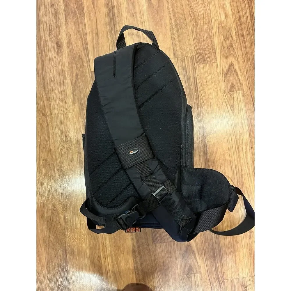 Lowepro Slingshot 100 AW Camera Bag Crossbody Black Gray Padded Sling Strap